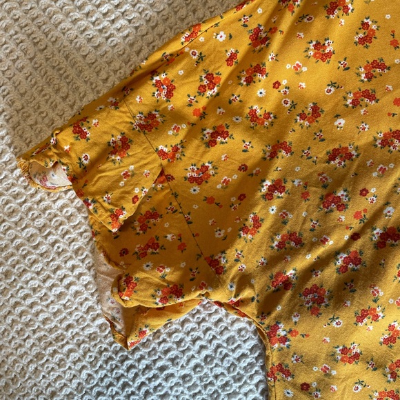 Andree by Unit Floral Blouse with Front Tie Size Medium - Picture 4 of 6